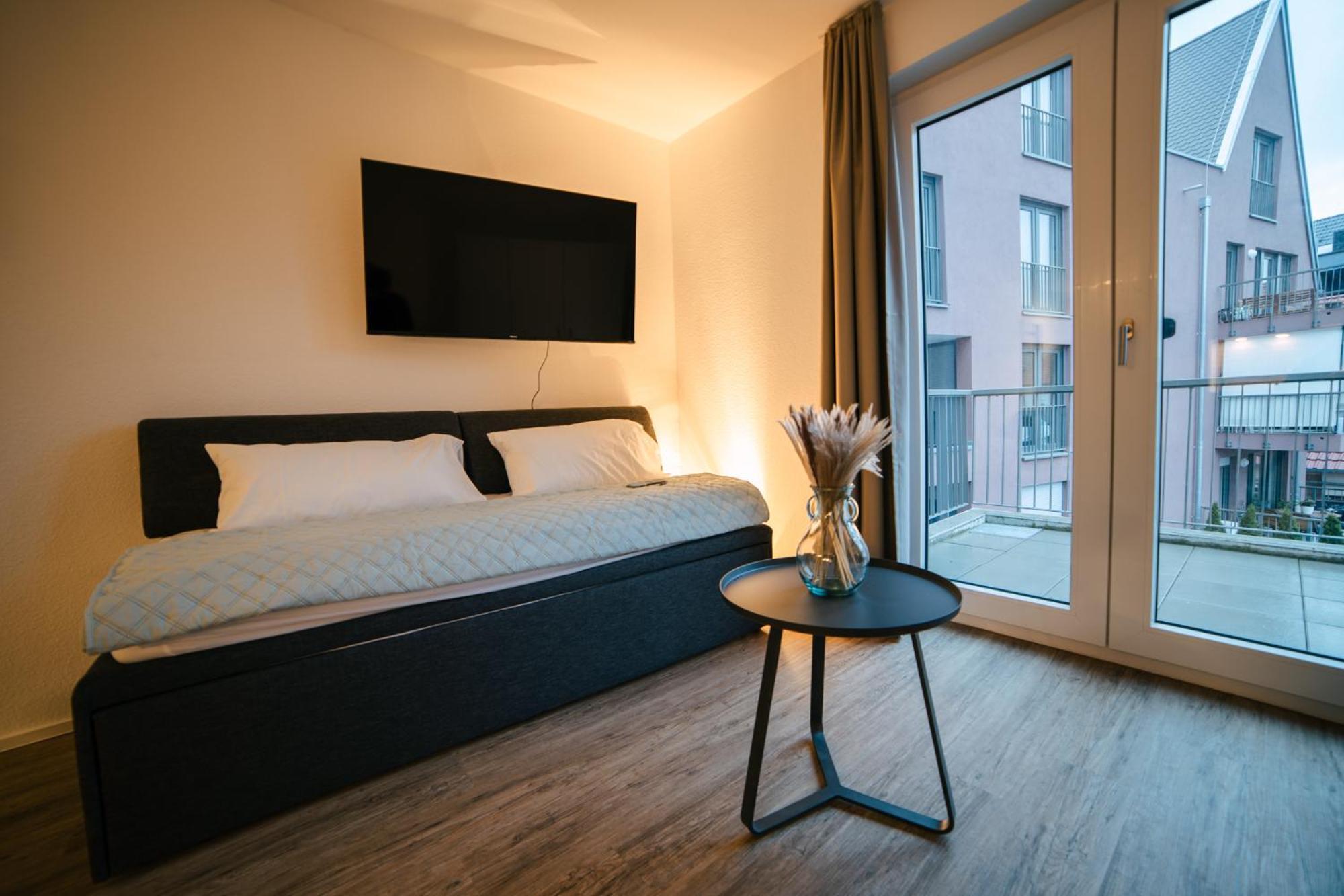 Zentrahome - Balkon Outlet Zentral Smarttv Business Metzingen  Exterior foto